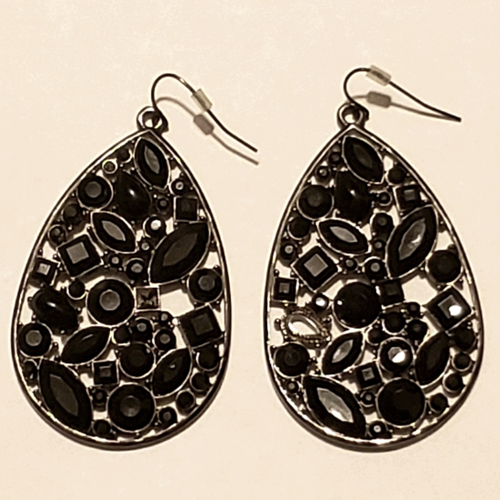 White House Black Market WHBM Teardrop earrings